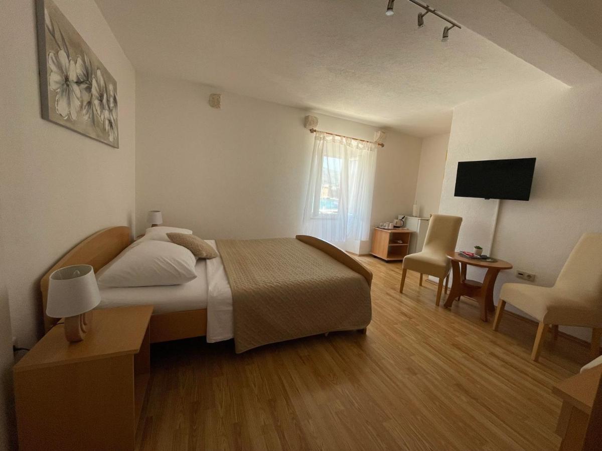 Apartment Room Parcina Trogir Eksteriør billede