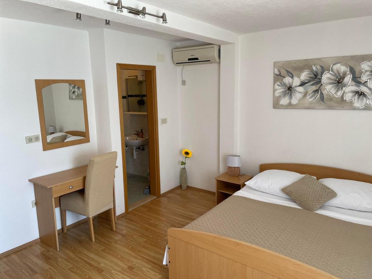 Apartment Room Parcina Trogir Eksteriør billede